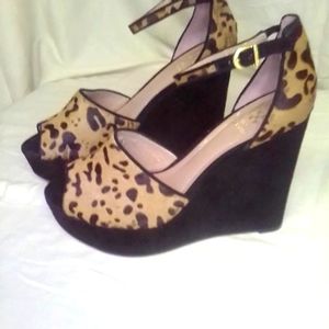 Vince Camuto Animal Print Wedge Heels Size 8.5